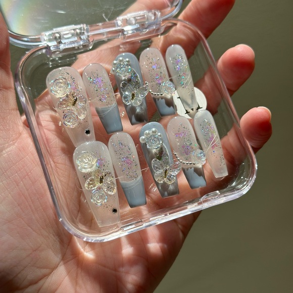 Press On Nail size M - Picture 3 of 3